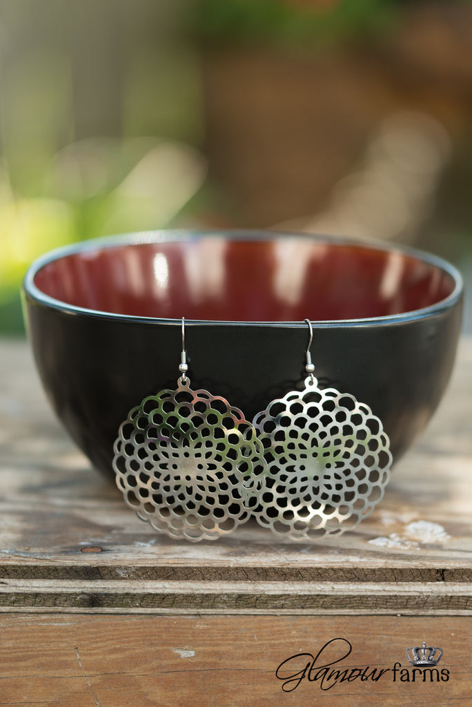 Filigree Round Disk Earring - Rhodium
